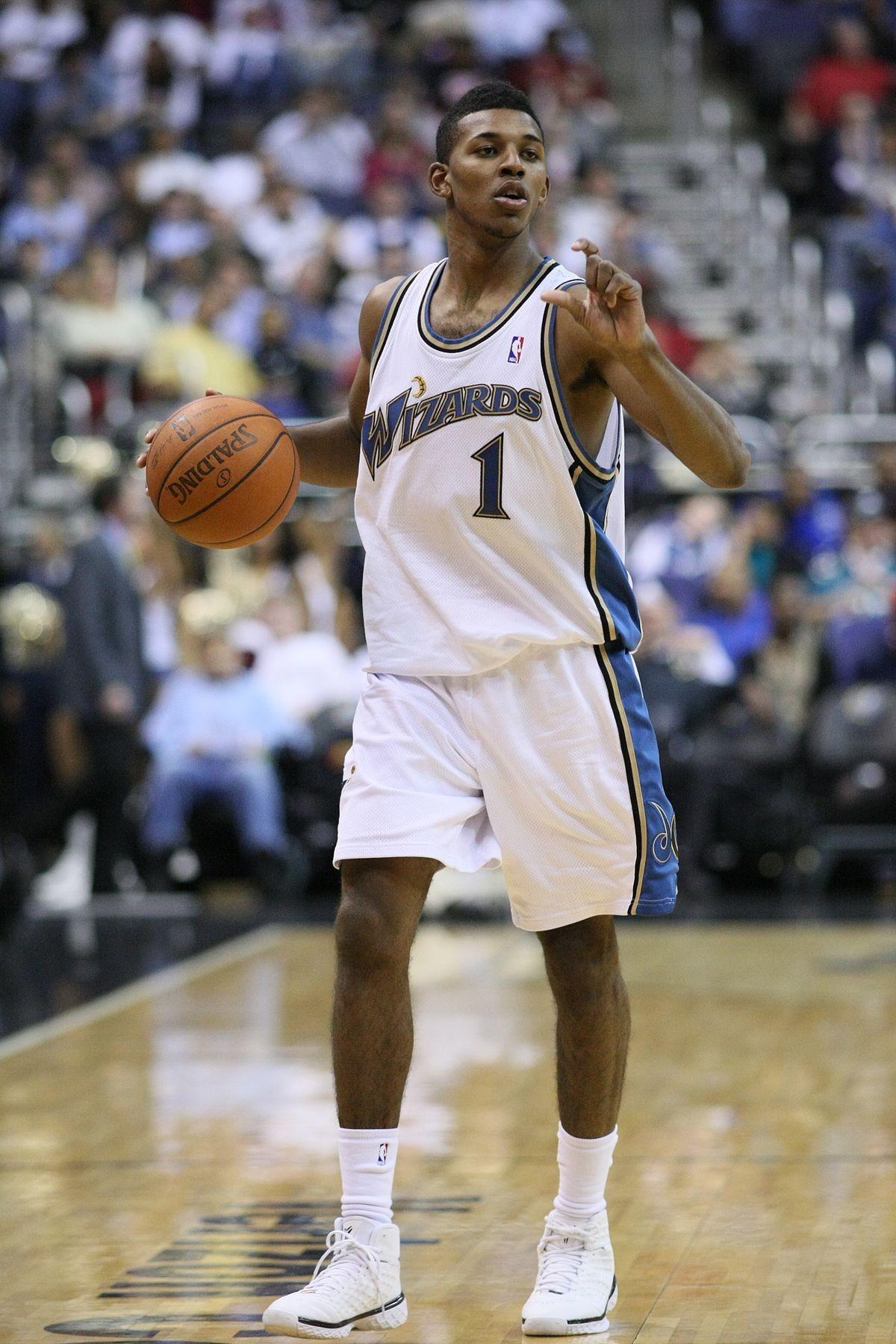 尼克斯重新找回主场气势（尼克斯再现主场统治力）