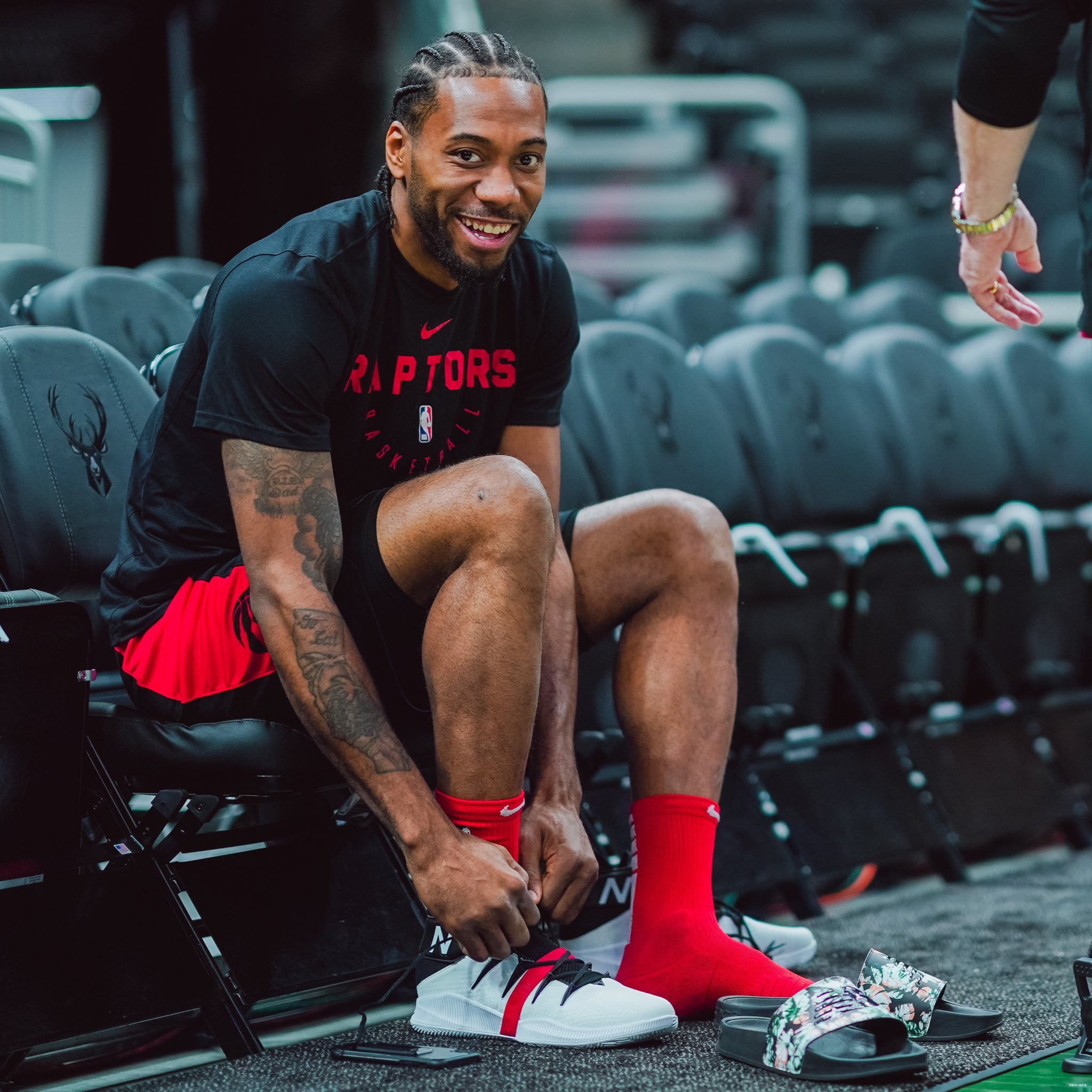 奥格斯堡vs汉堡：凯文-施洛特贝克、法比安-里德首发，法比奥-维埃拉、洛孔加出战（奥格斯堡对汉堡：凯文-施洛特贝克、法比安-里德先发，法比奥-维埃拉与洛孔加出场）