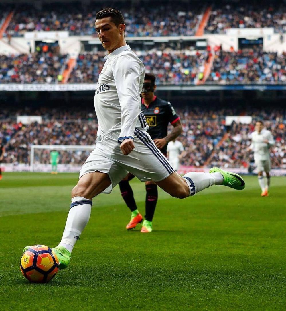 幸福甜蜜，高准翼爱人社媒分享婚纱照拍摄花絮（高准翼爱人社交平台晒婚纱照花絮，甜蜜满满）