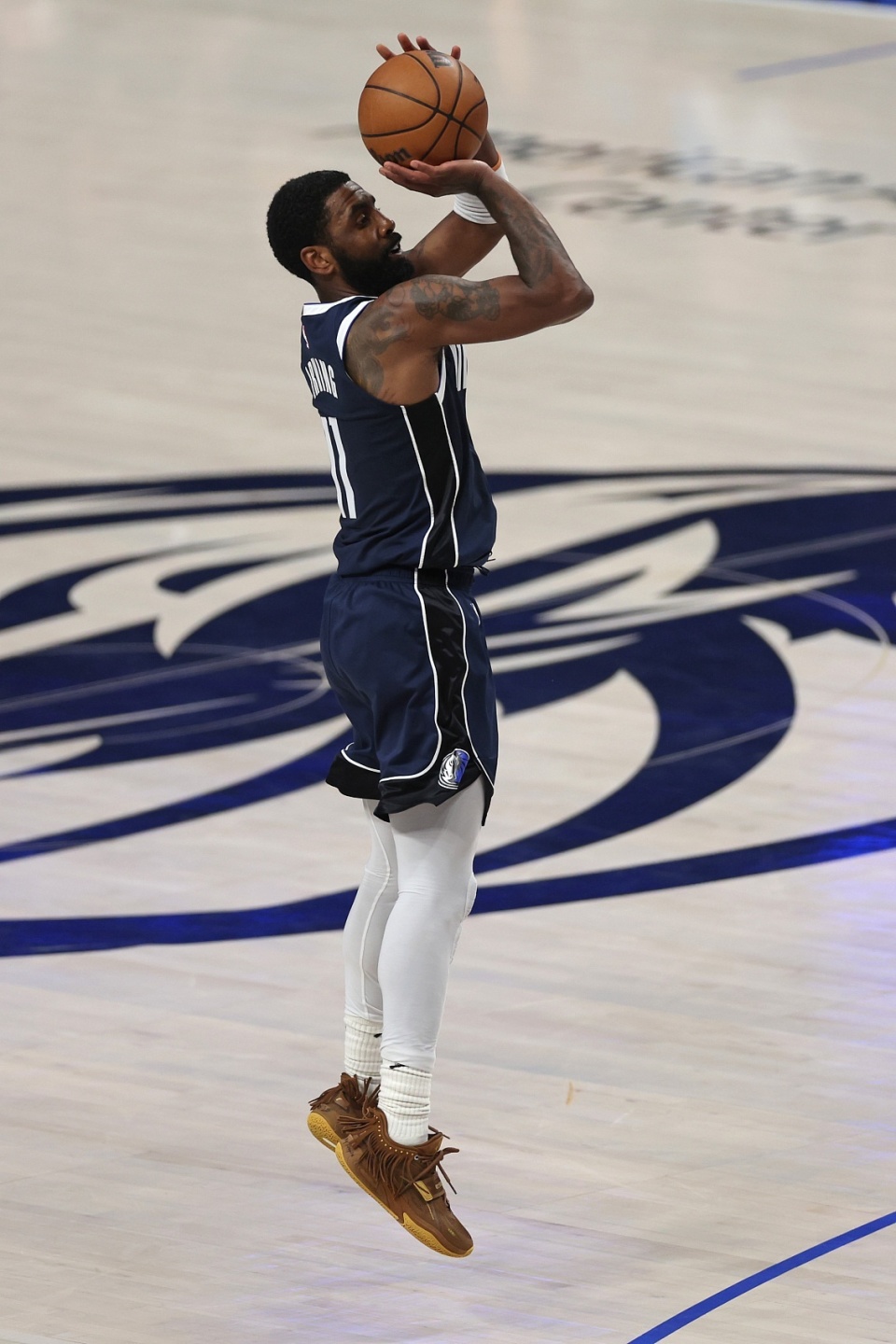 足球国足后防稳固，连续三场零封对手（国足筑牢后防，连续三战零封）