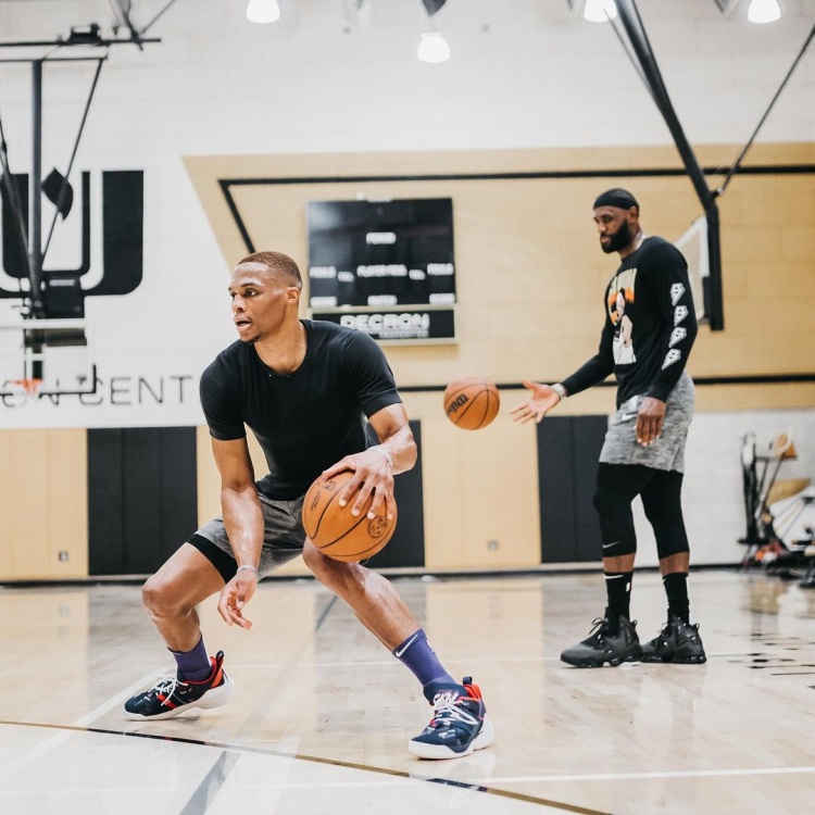 麦肯尼：教练的战术调整很有帮助；坎比亚索送出精彩的助攻（麦肯尼称教练战术调整受益匪浅，坎比亚索奉献绝妙助攻）