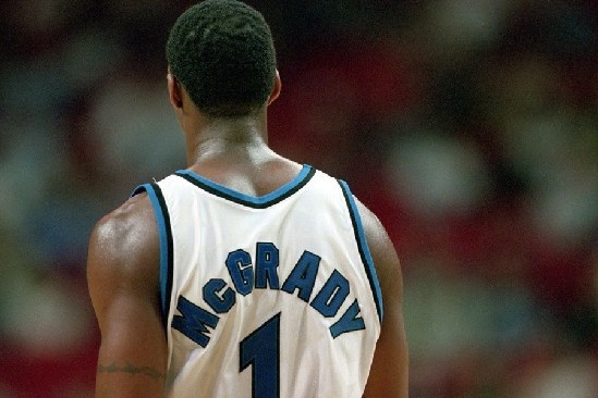 老将强硬打成2+1，全队振奋（老将强攻打成2+1，瞬间点燃全队士气）