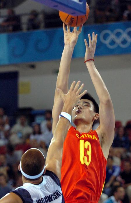 杜兰特三节28+8刷爆纪录：里程碑之夜击溃太阳 激情握拳怒吼庆祝（里程碑之夜！杜兰特三节28+8创纪录 率队击溃太阳握拳怒吼庆祝）