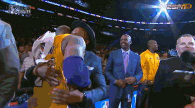 浓眉：我和欧文关系很亲密，迫不及待地想看到他真正回归球队（浓眉：与欧文交情深厚，盼他尽快全面回归球队）