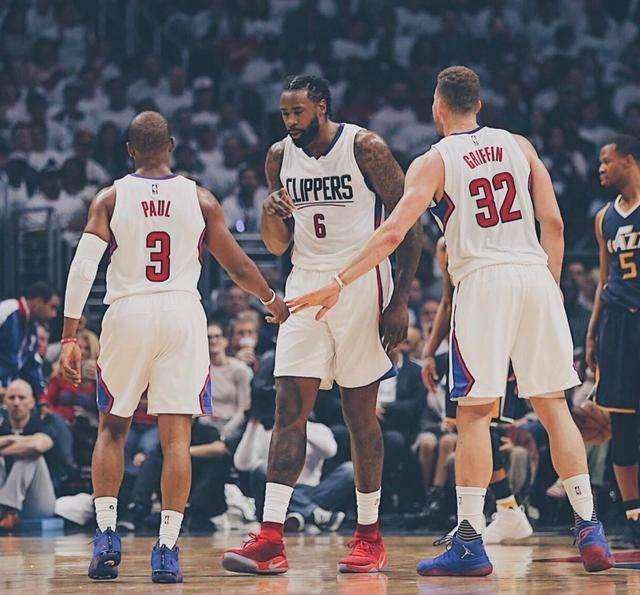 欧冠小组赛名额争夺白热化（欧冠小组赛席位之争愈演愈烈）