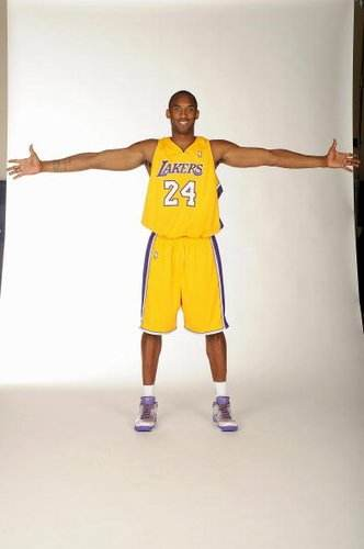 德天空：尤文关注匈牙利20岁中场托特，球员身价1500万欧（据德天空报道，尤文有意匈牙利20岁中场托特，估值约1500万欧元）