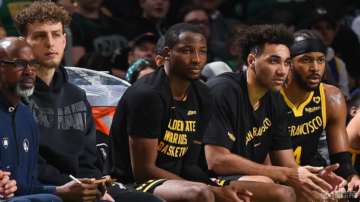 卫报：巴萨将凯恩视为取代莱万的首选目标，很可能激活违约金（卫报：巴萨将凯恩列为莱万接班首选，或启动解约金条款）