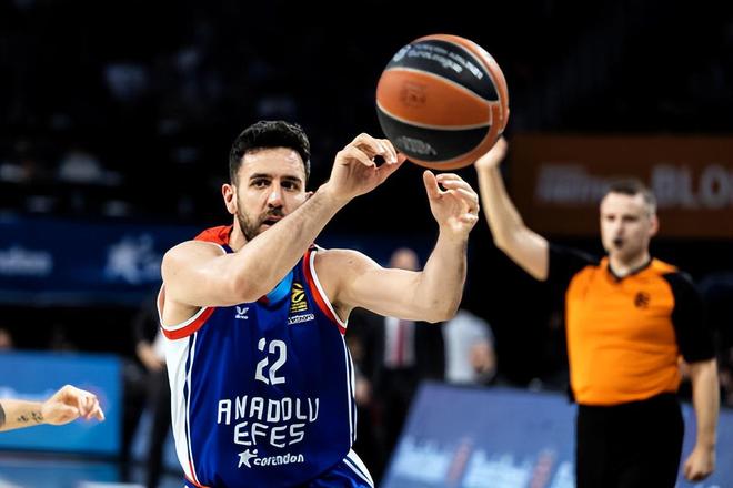 又一个落选秀奇兵！他1招堪比主帅基德 与状元秀撑起独行侠未来（独行侠再迎落选秀黑马：绝技媲美主帅基德，携手状元托起球队未来）